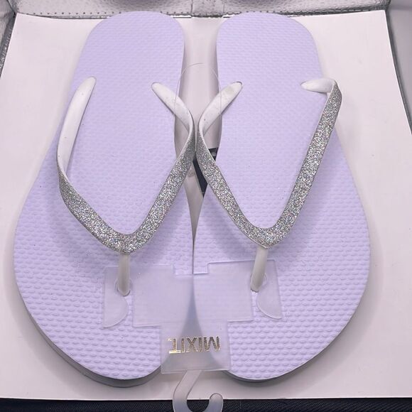 MIXIT Brand New White Flip Flops with Silver Sparkly Straps (Size 9/10) - Picture 2 of 10